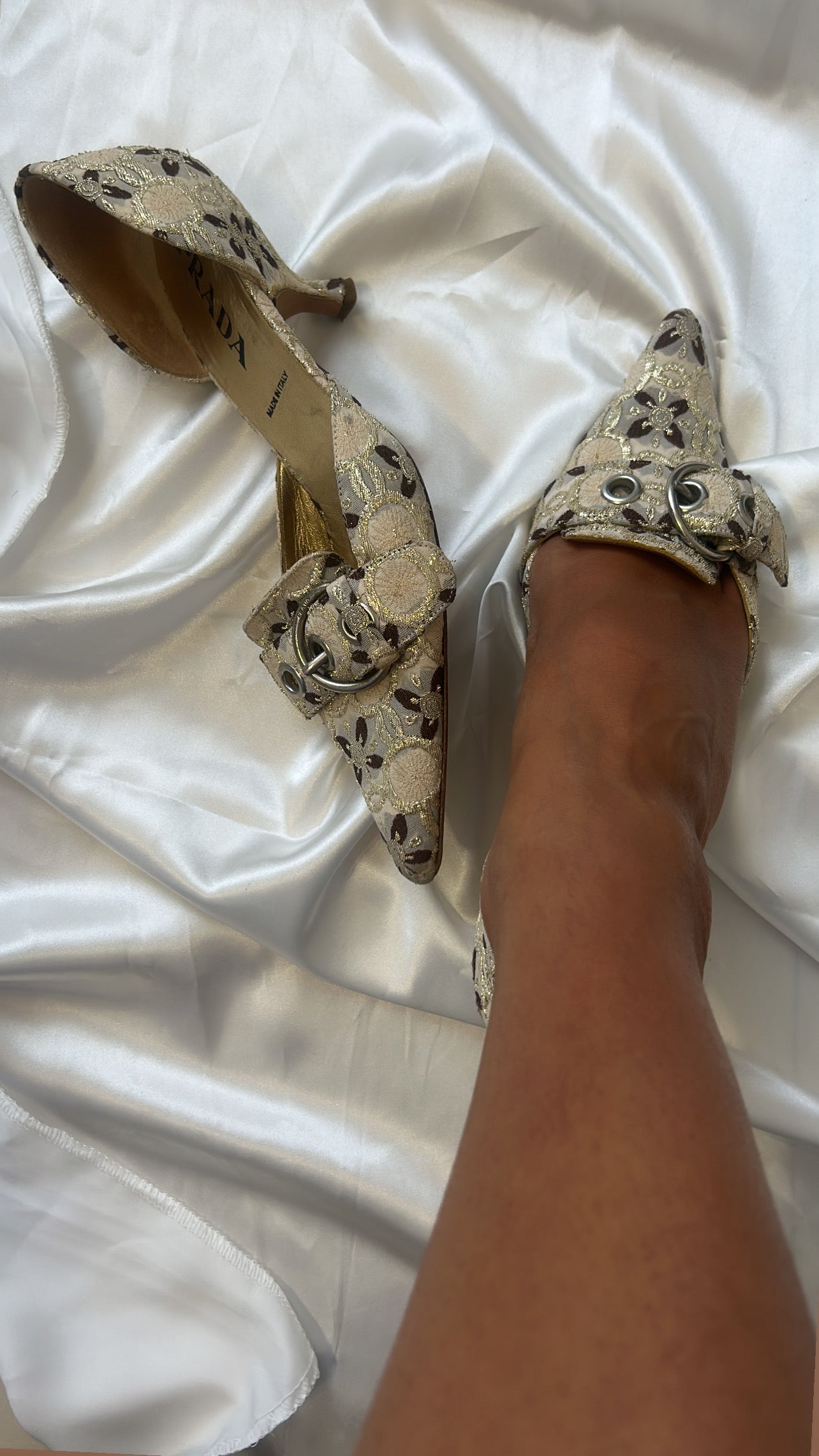 Prada gold brocade pumps EU39