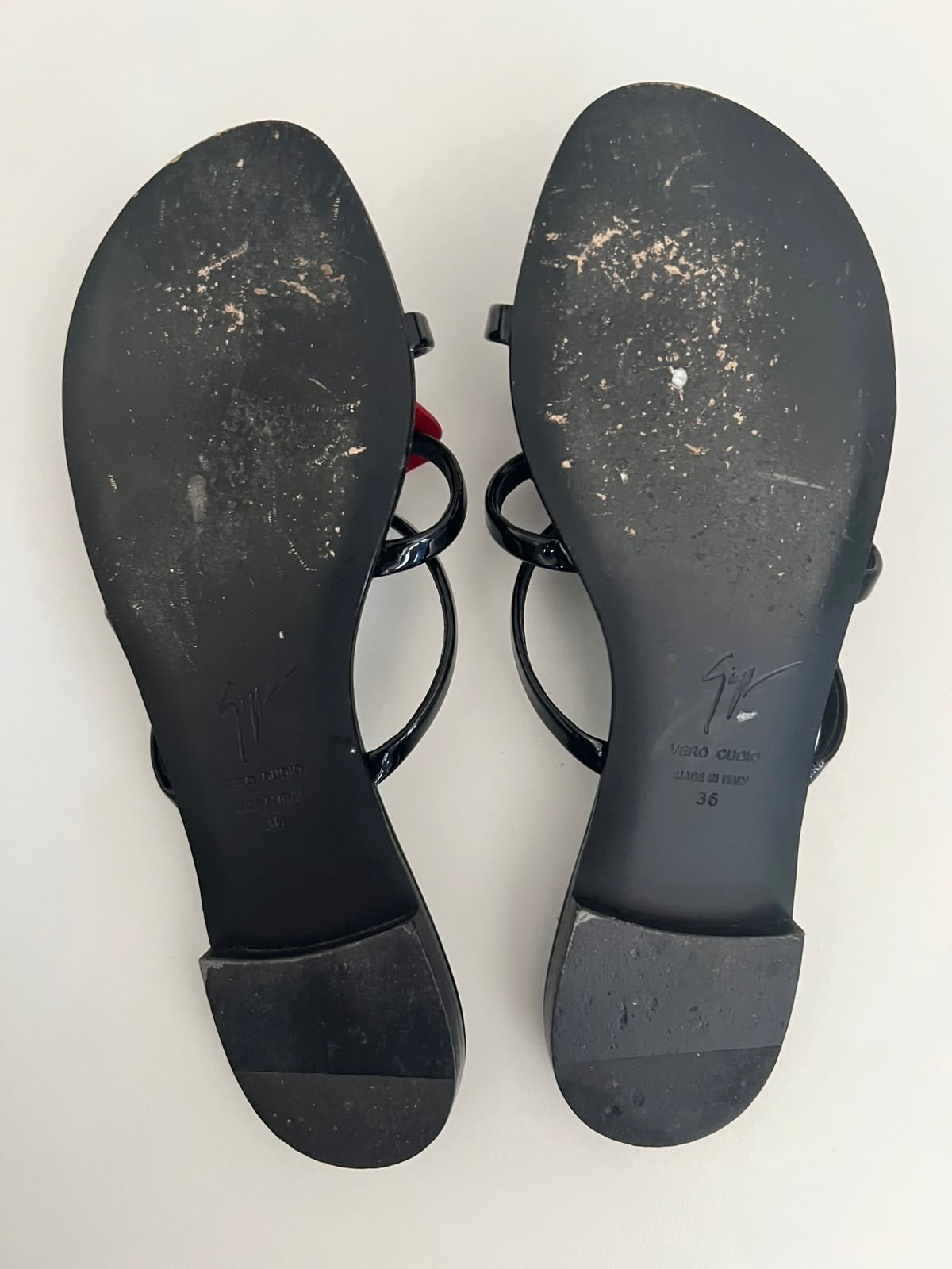 Giuseppe Zanotti lip flat sandals EU36