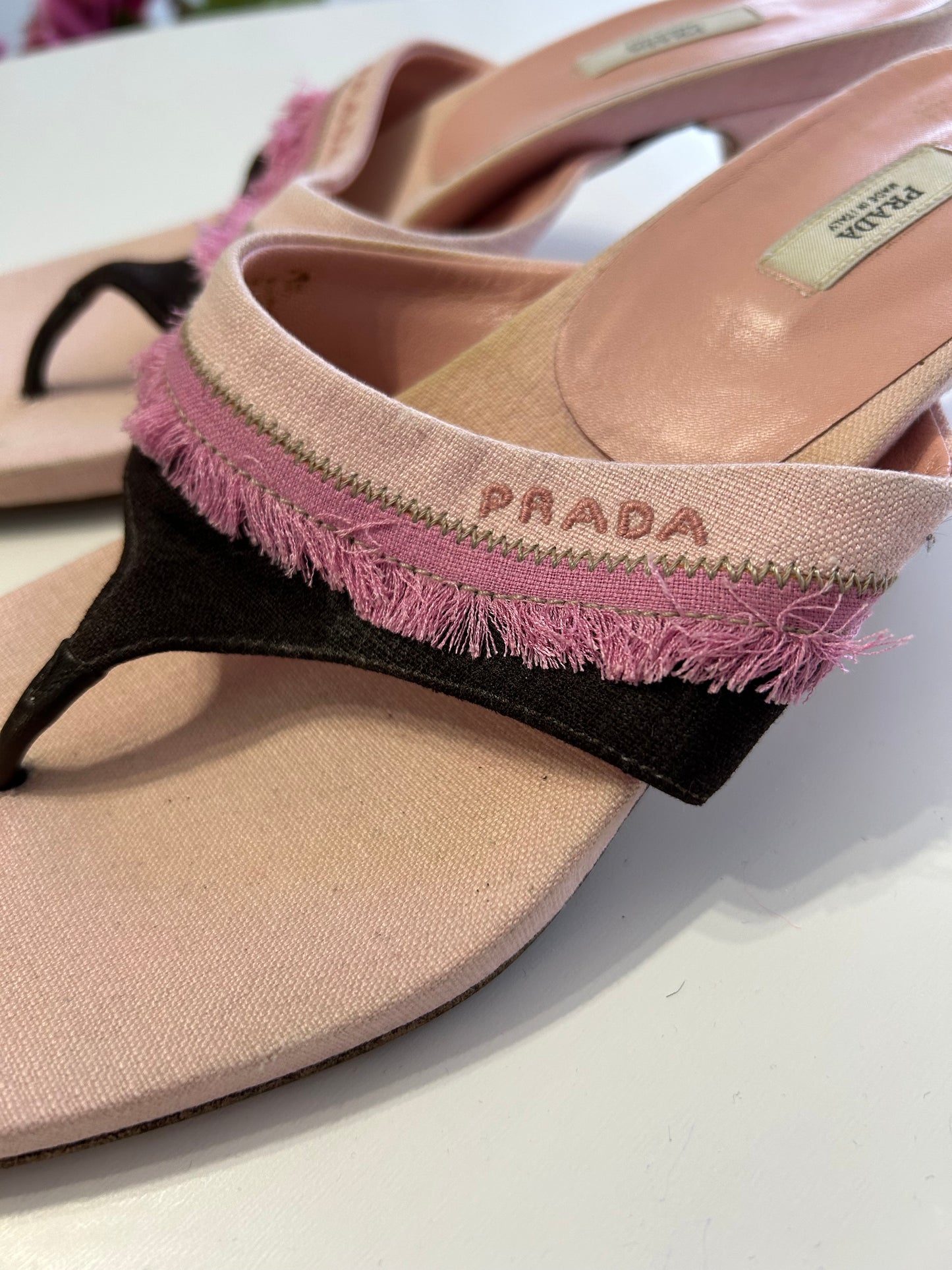 Prada thong kitten heels EU39