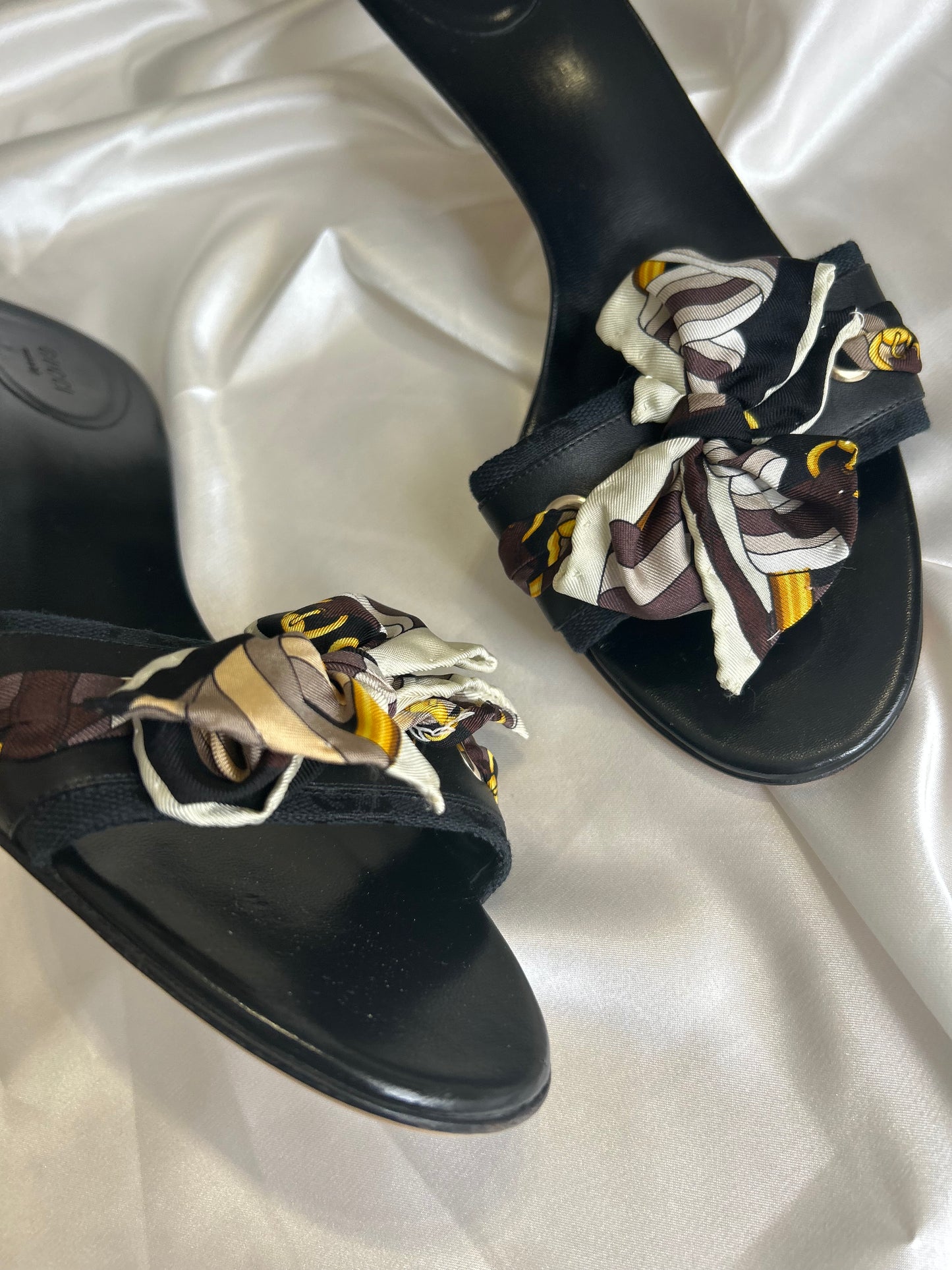 Gucci scarf weave kitten heels 40EU