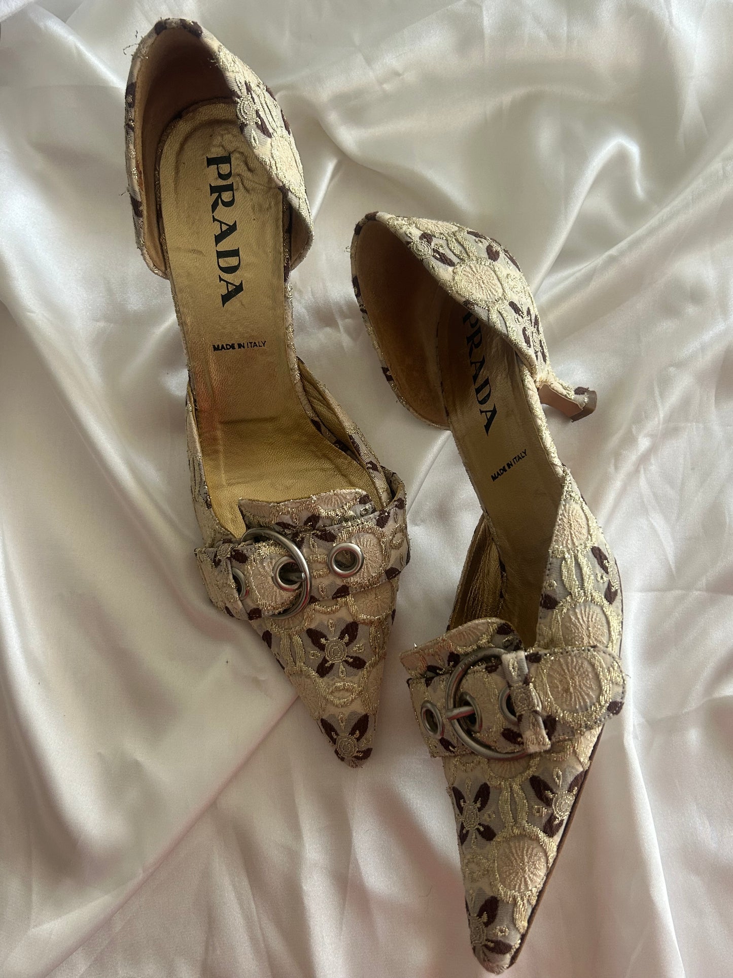 Prada gold brocade pumps EU39