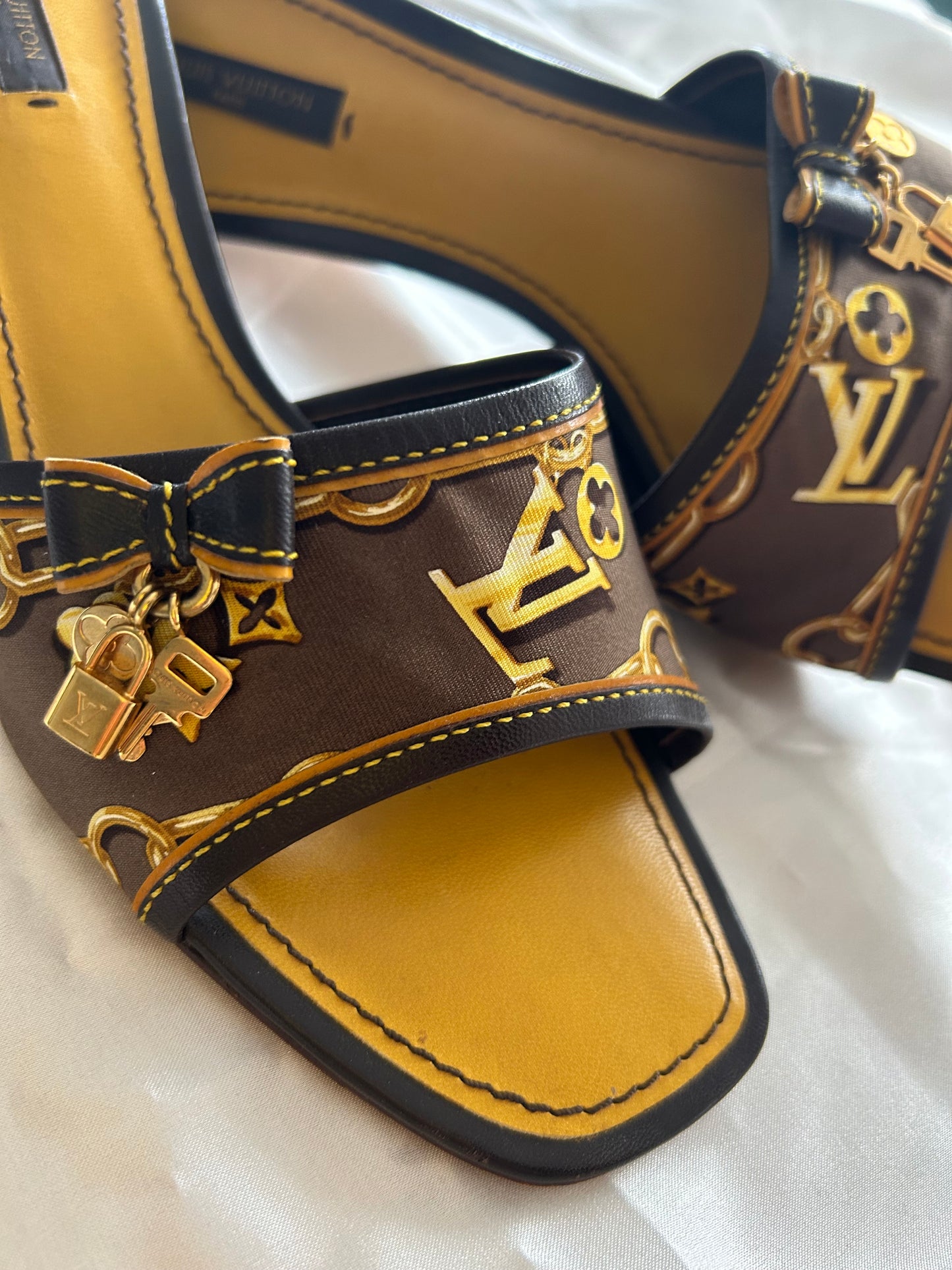 Louis Vuitton key&lock mules EU40