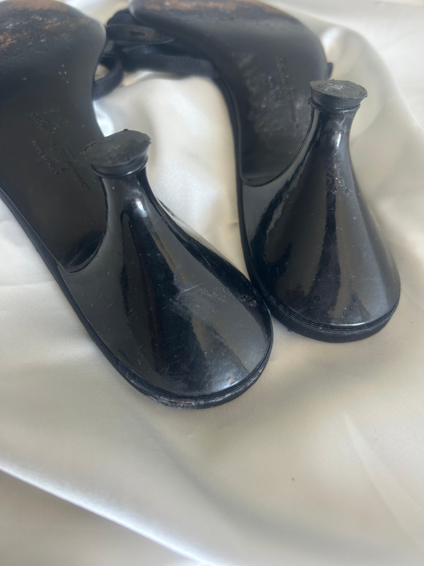 Salvatore Ferragamo kitten heels EU36.5