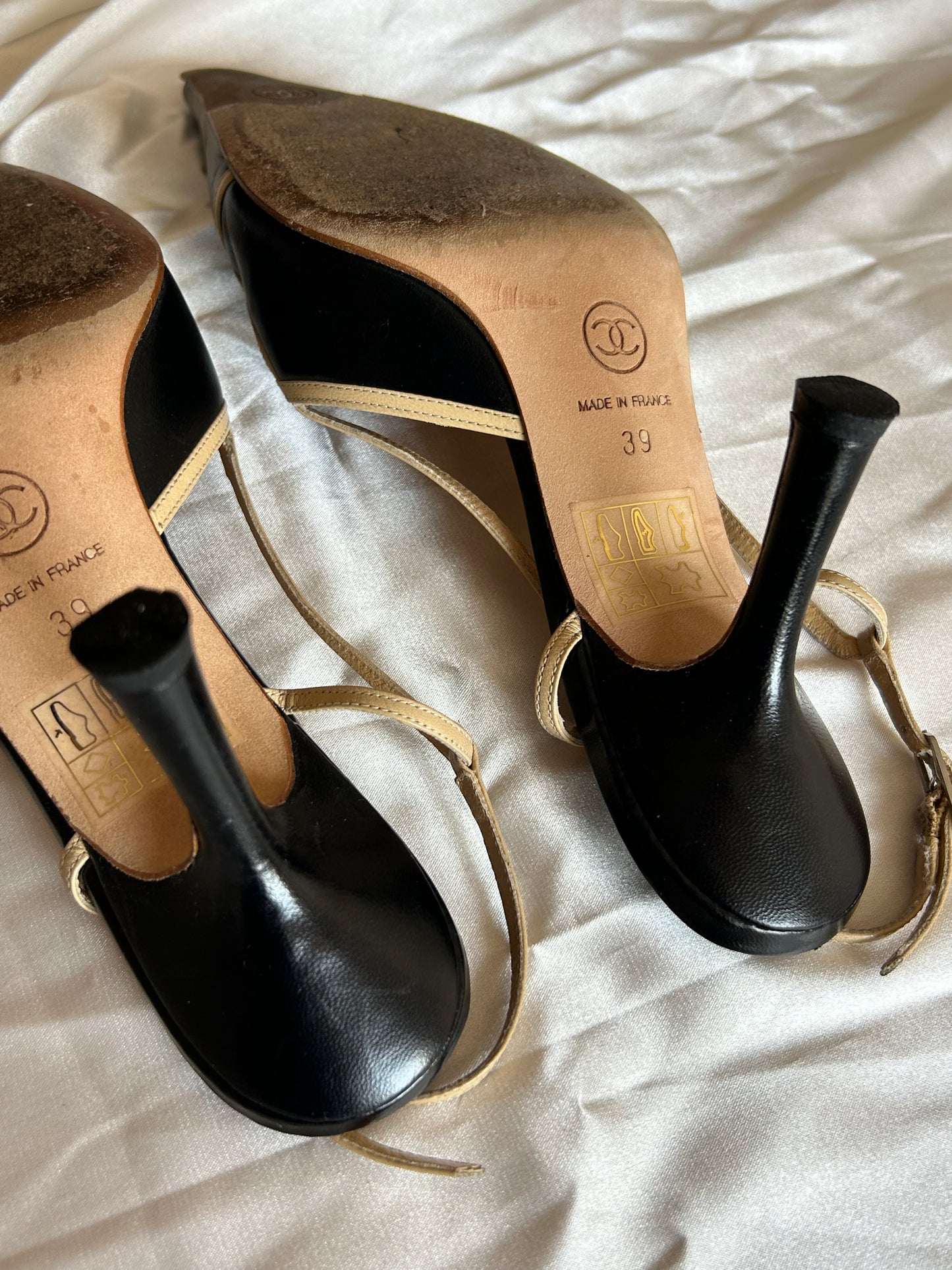 Chanel leather slingback EU39