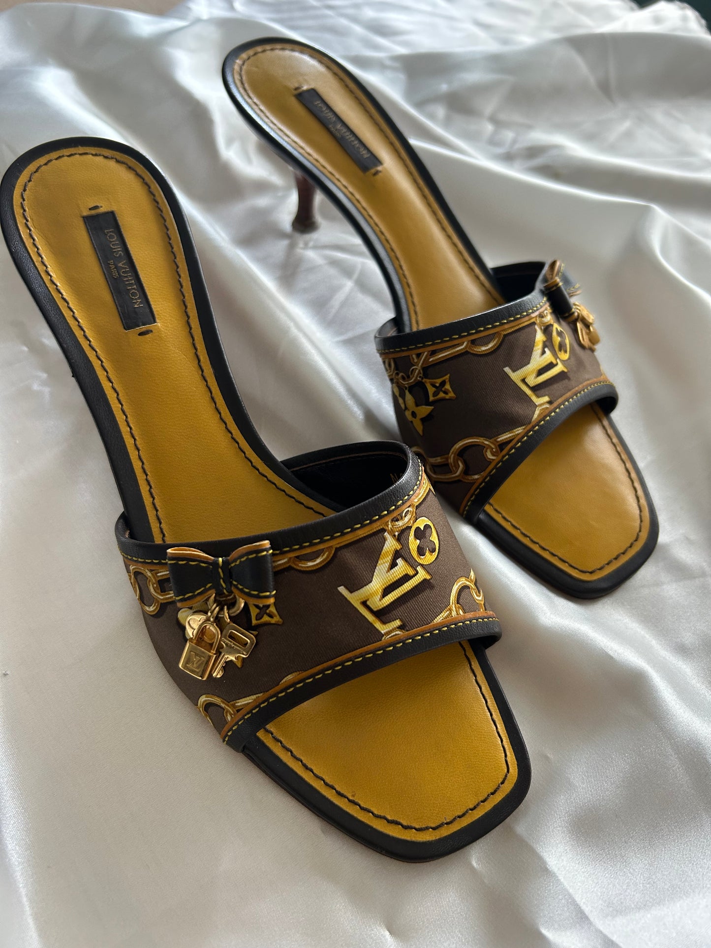 Louis Vuitton key&lock mules EU40