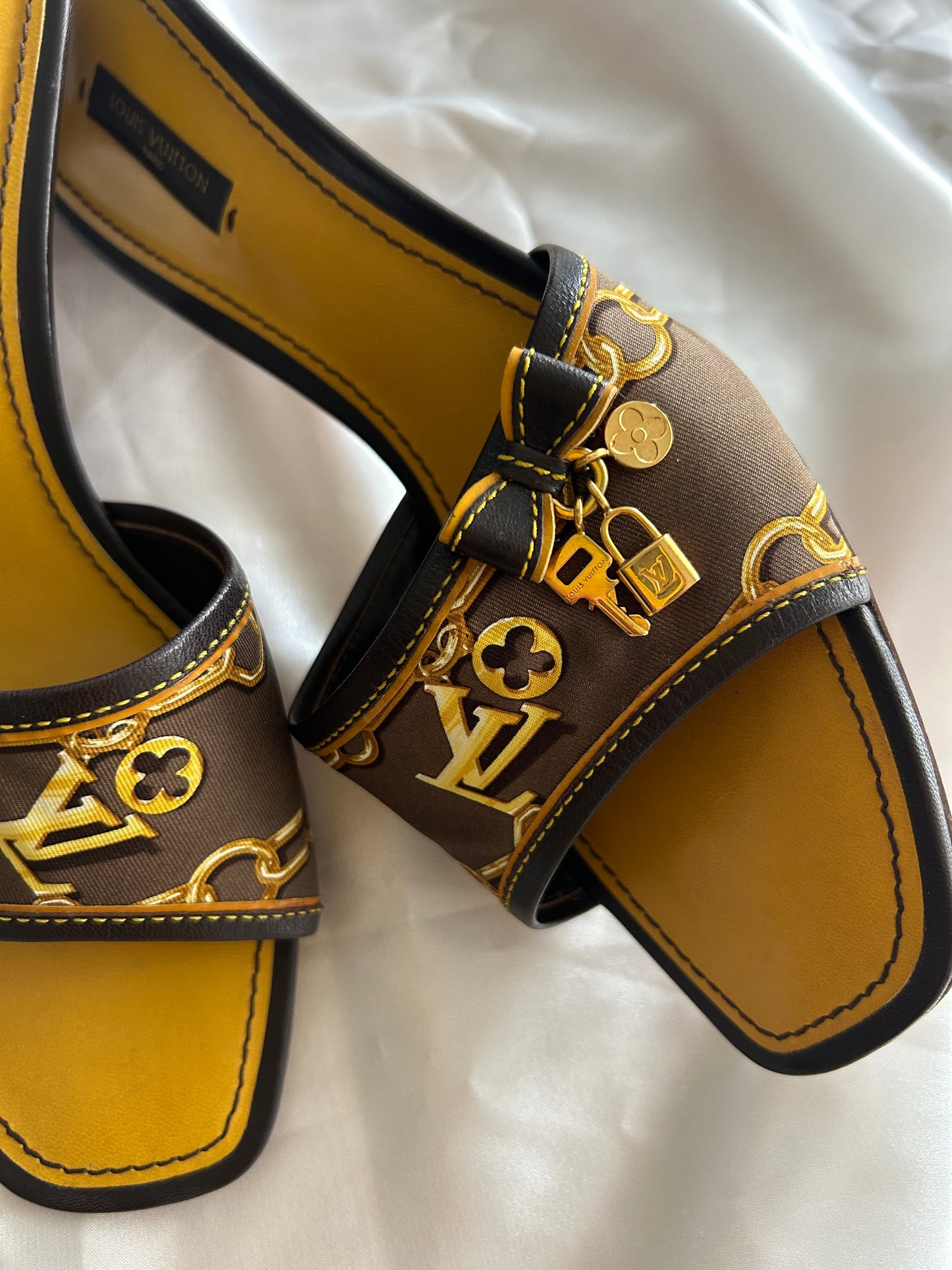 Louis Vuitton key&lock mules EU40