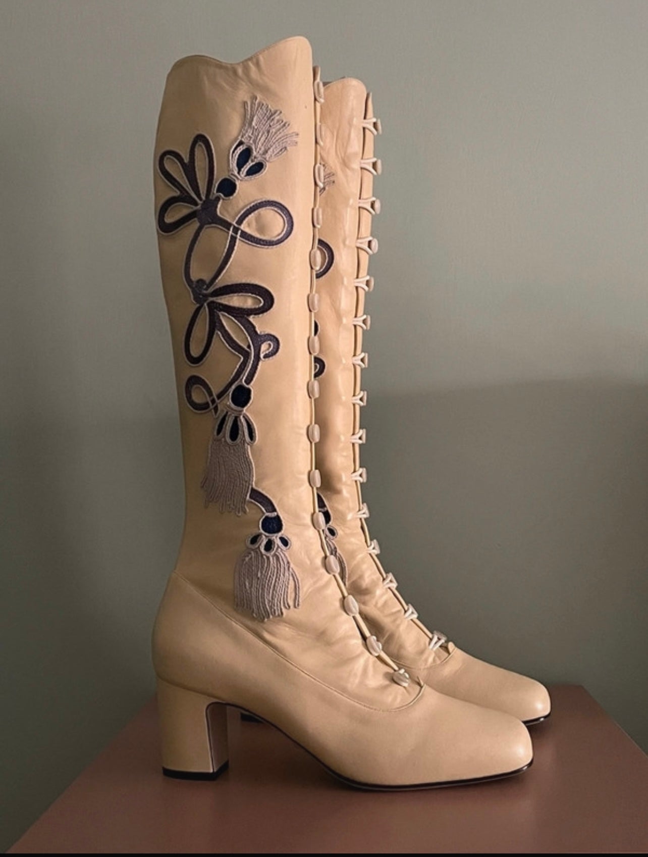 Gucci embroidered boots EU39