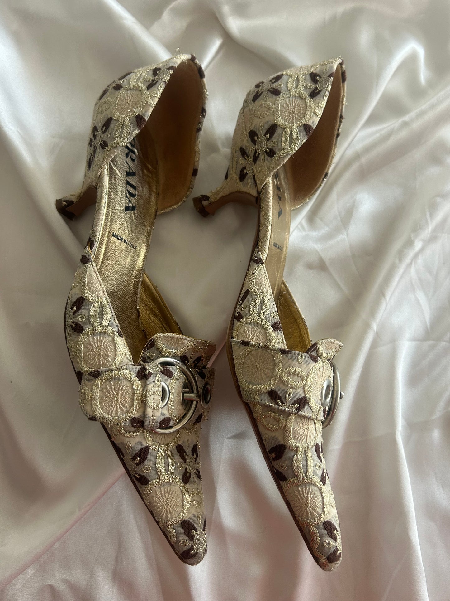 Prada gold brocade pumps EU39