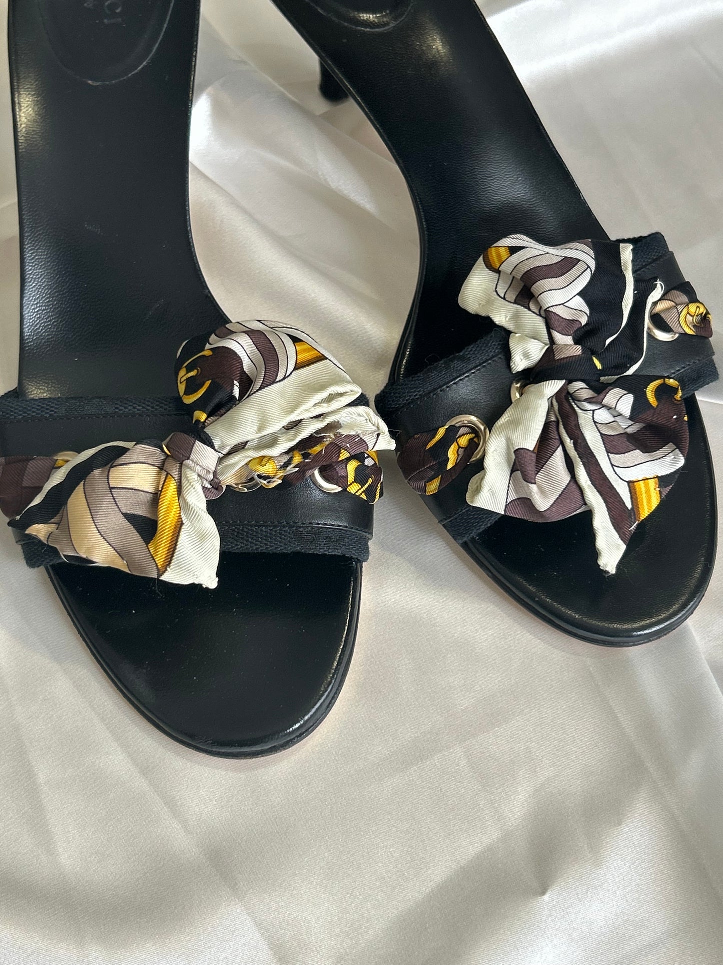 Gucci scarf weave kitten heels 40EU