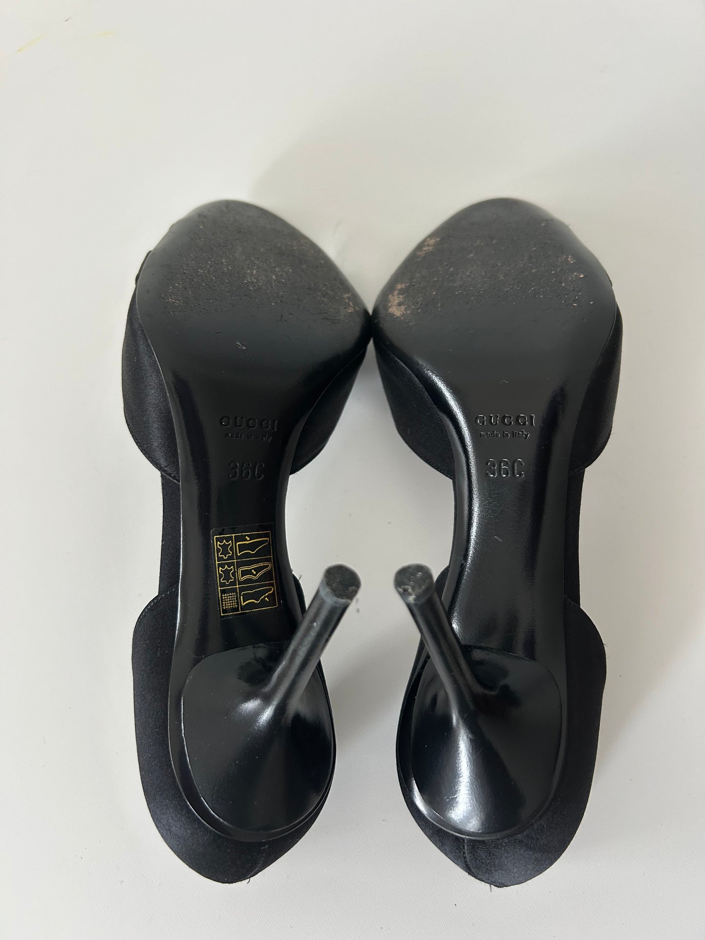 Gucci satin pumps EU36