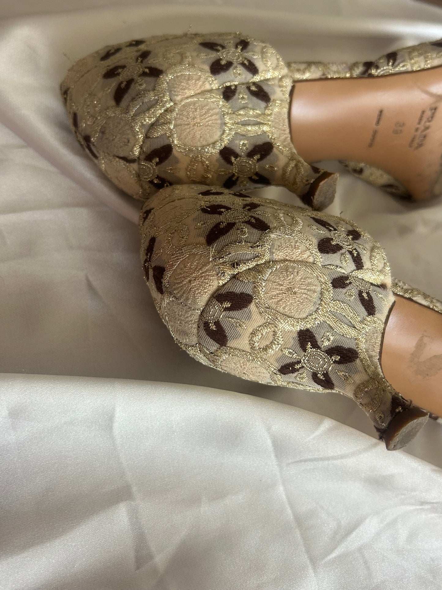 Prada gold brocade pumps EU39