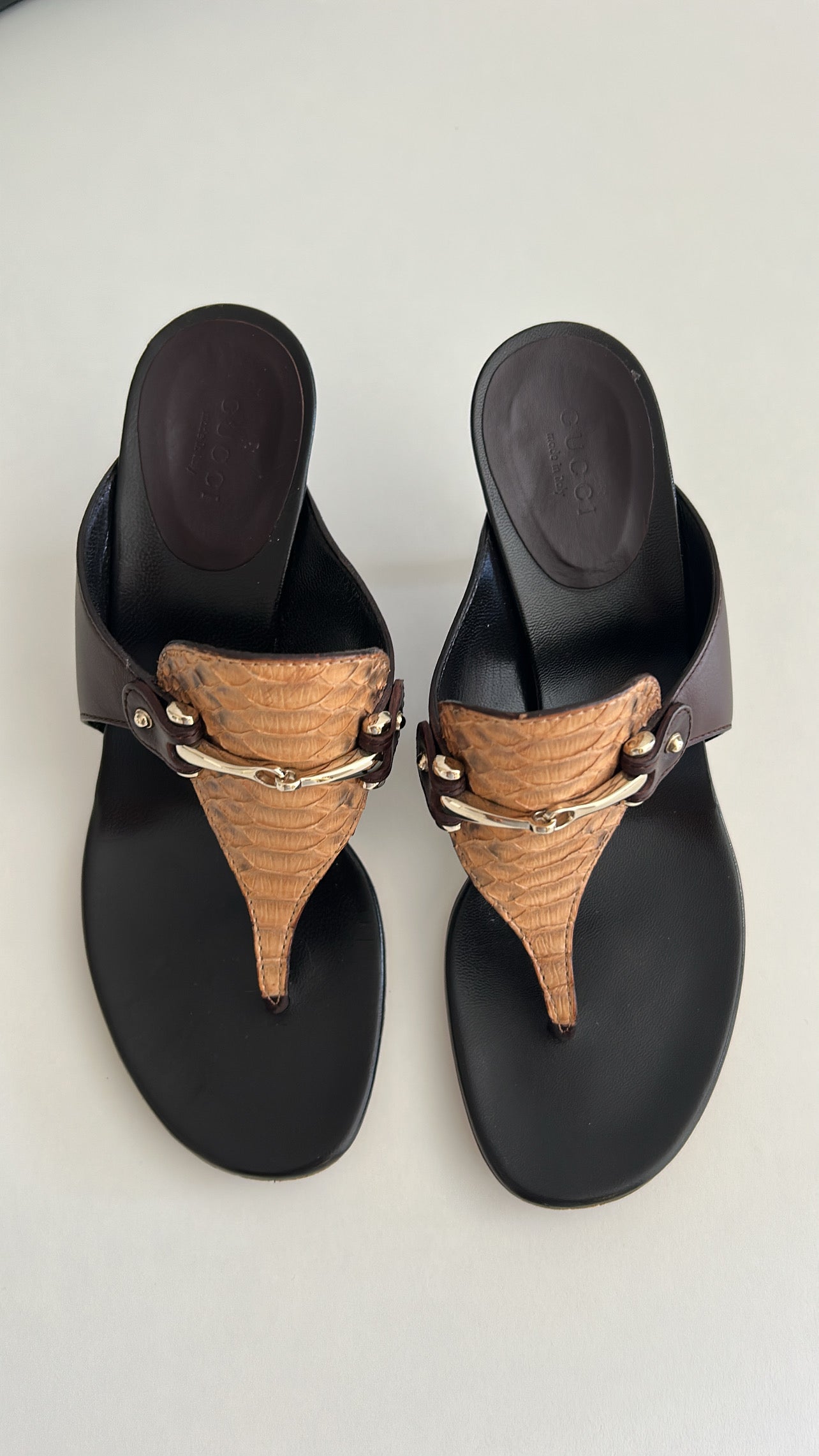 Gucci leather thong sandals EU39