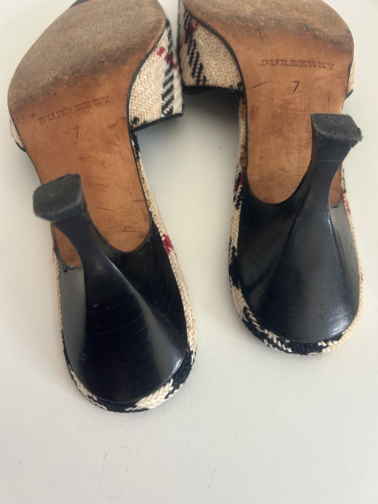 Burberry wool mules EU39