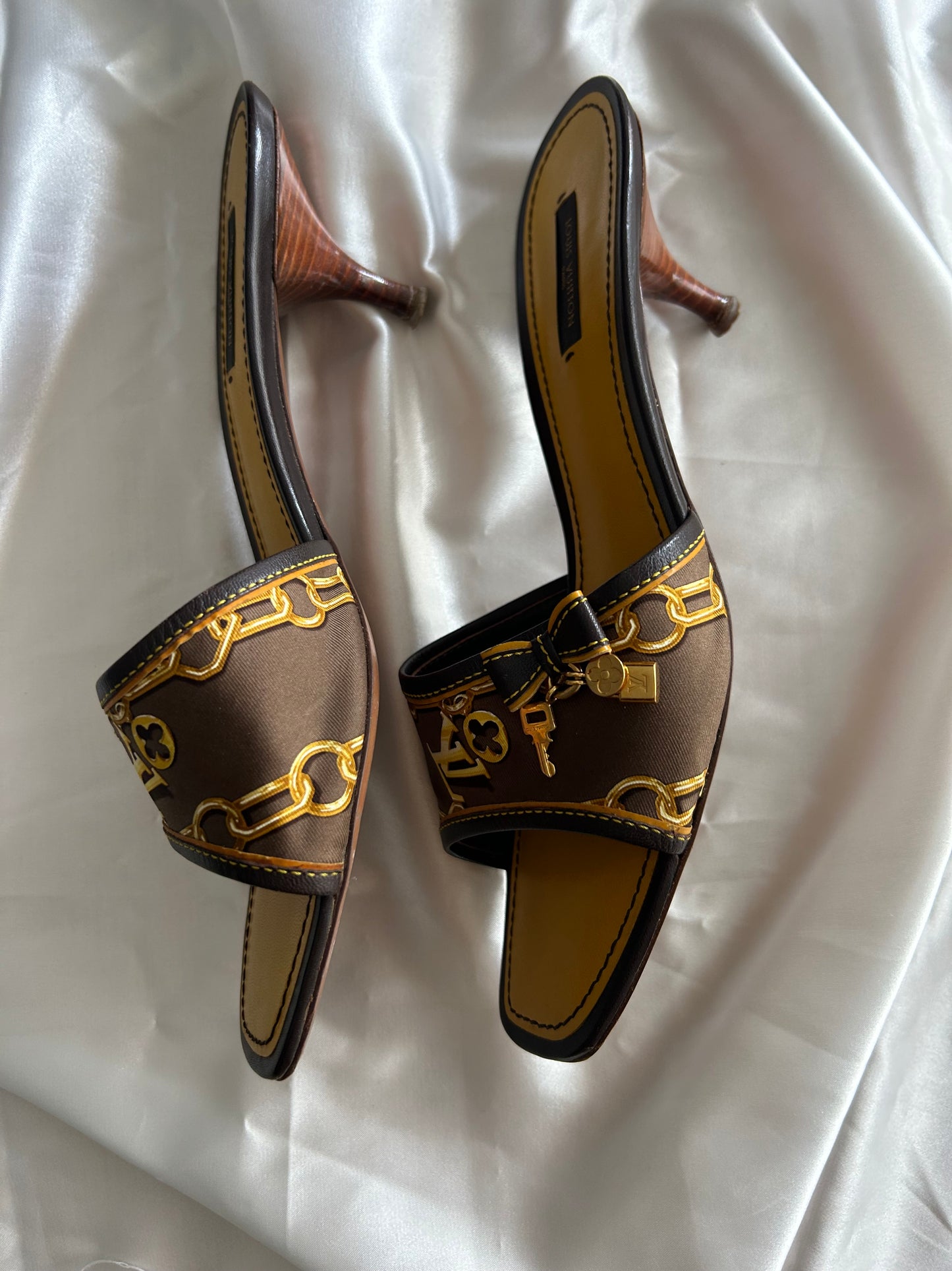 Louis Vuitton key&lock mules EU40