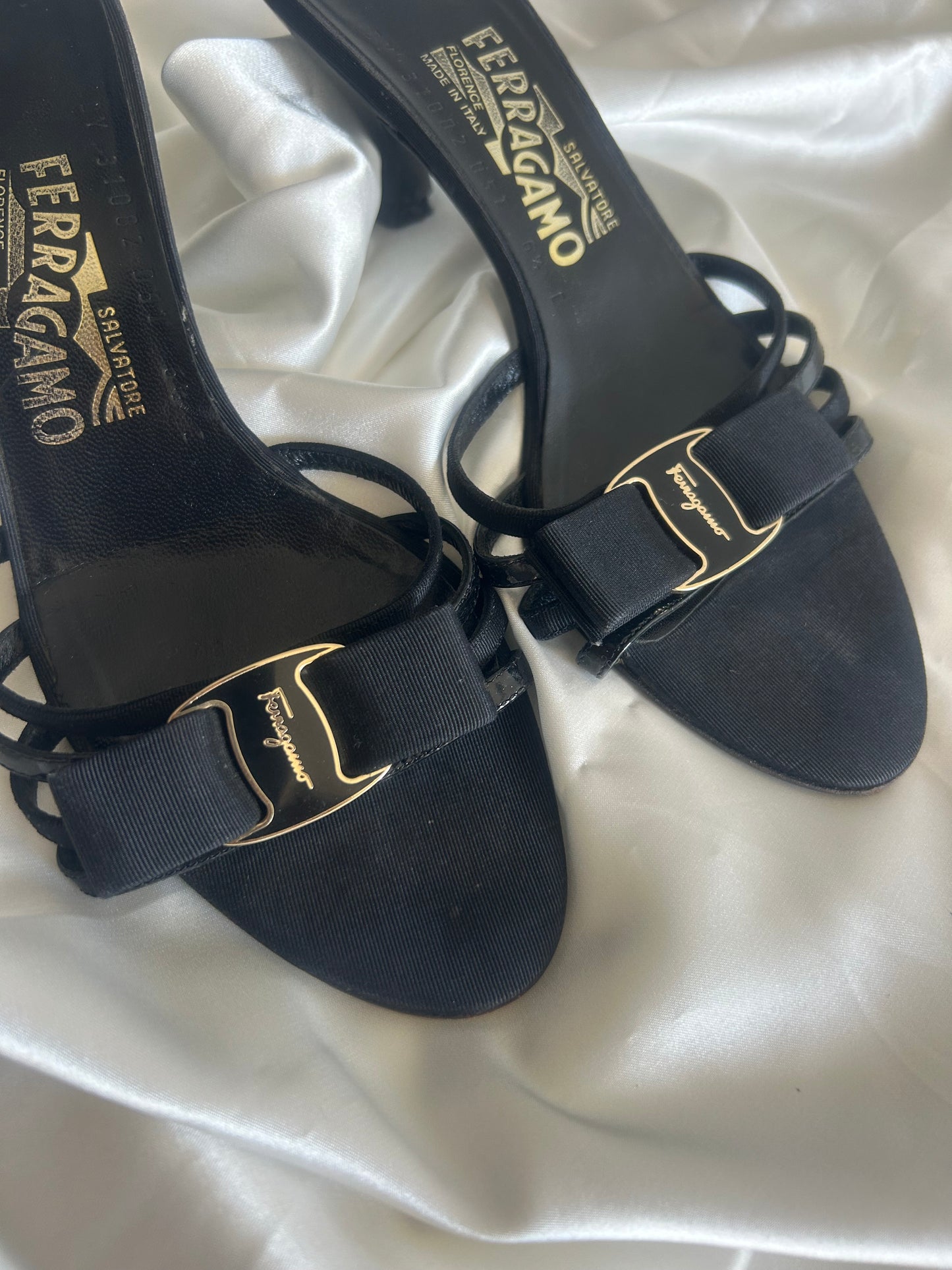Salvatore Ferragamo kitten heels EU36.5