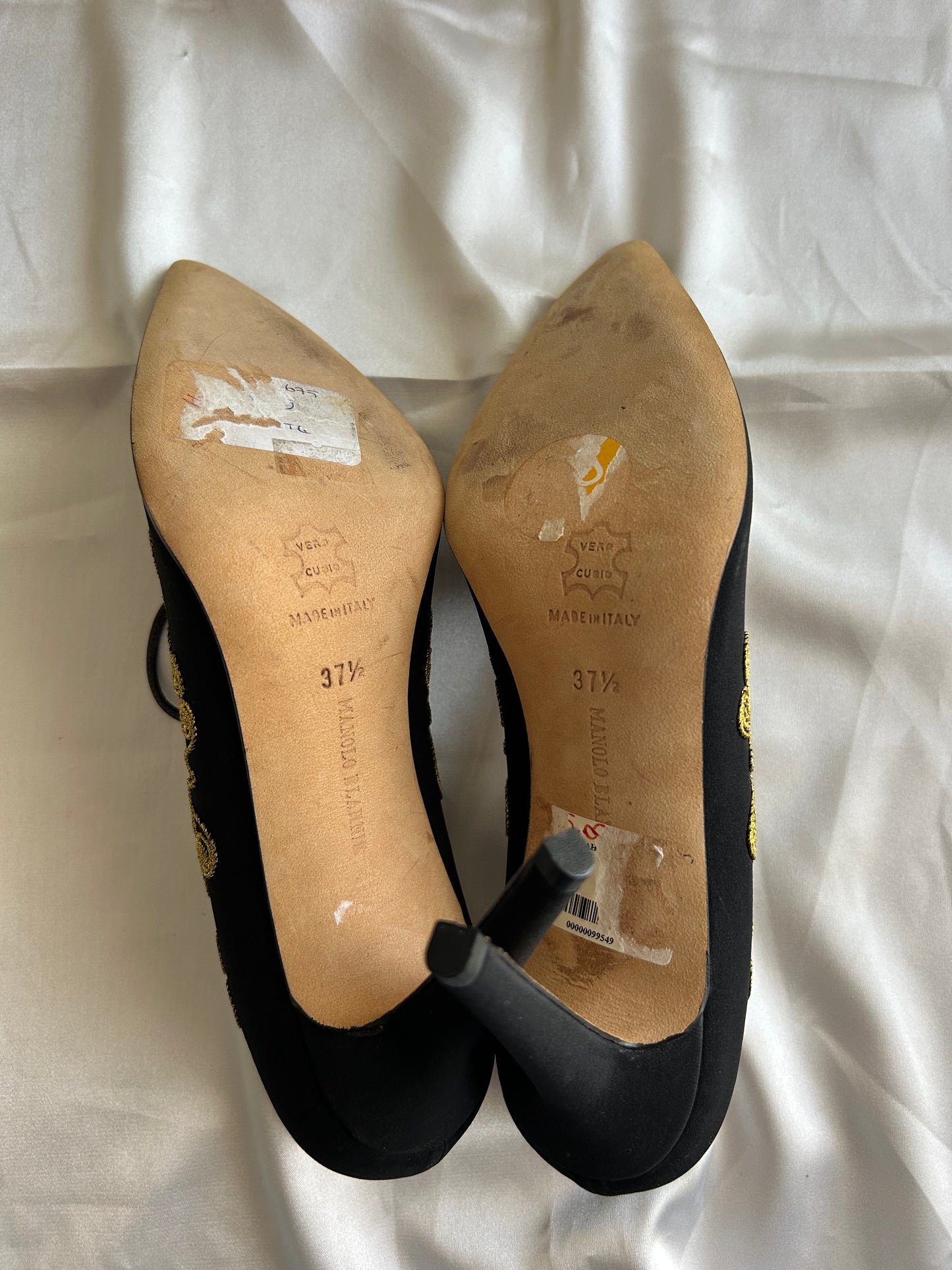 Manolo Blahnik embroidered pumps EU37.5