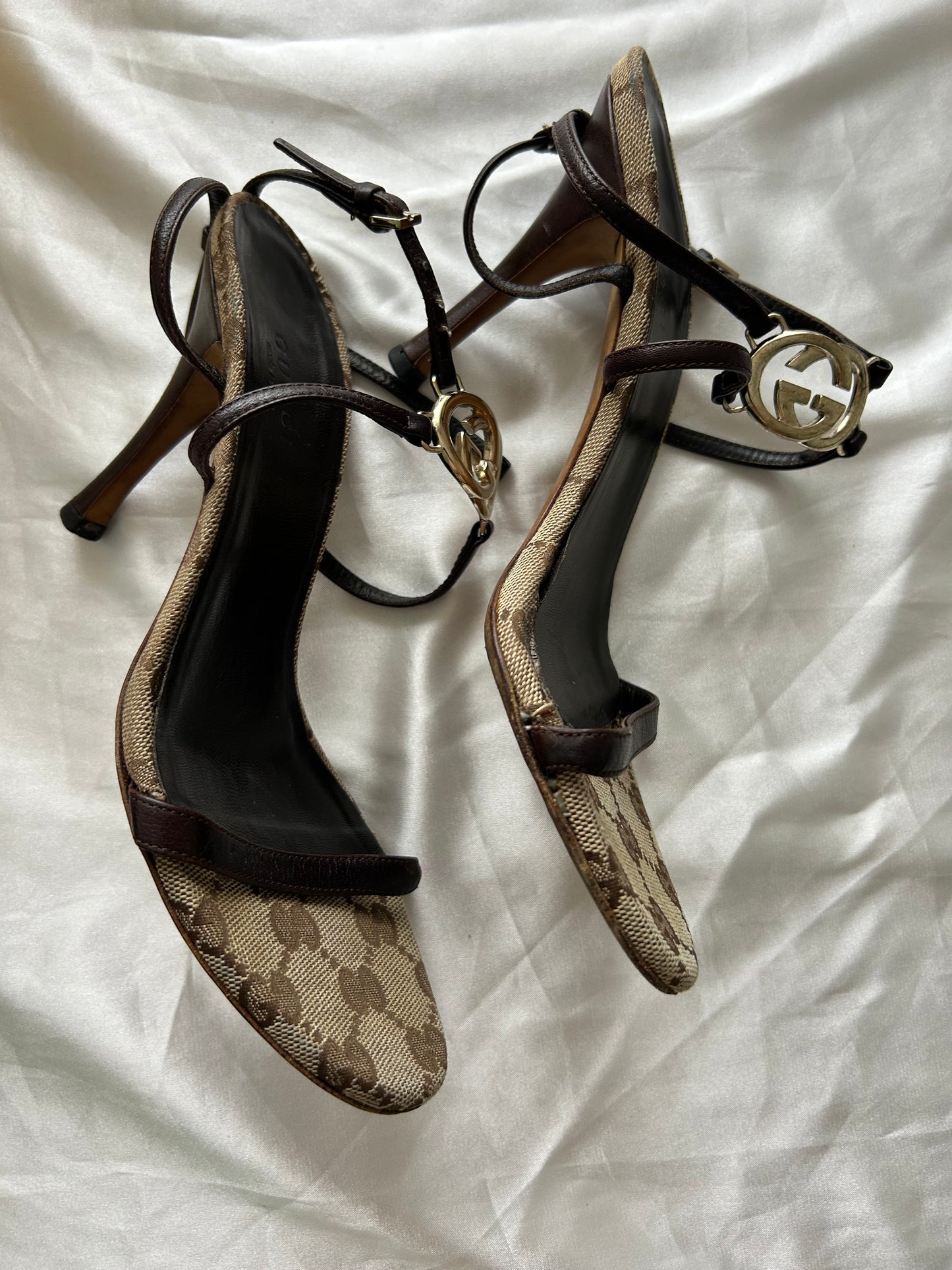 Gucci canvas heels EU35