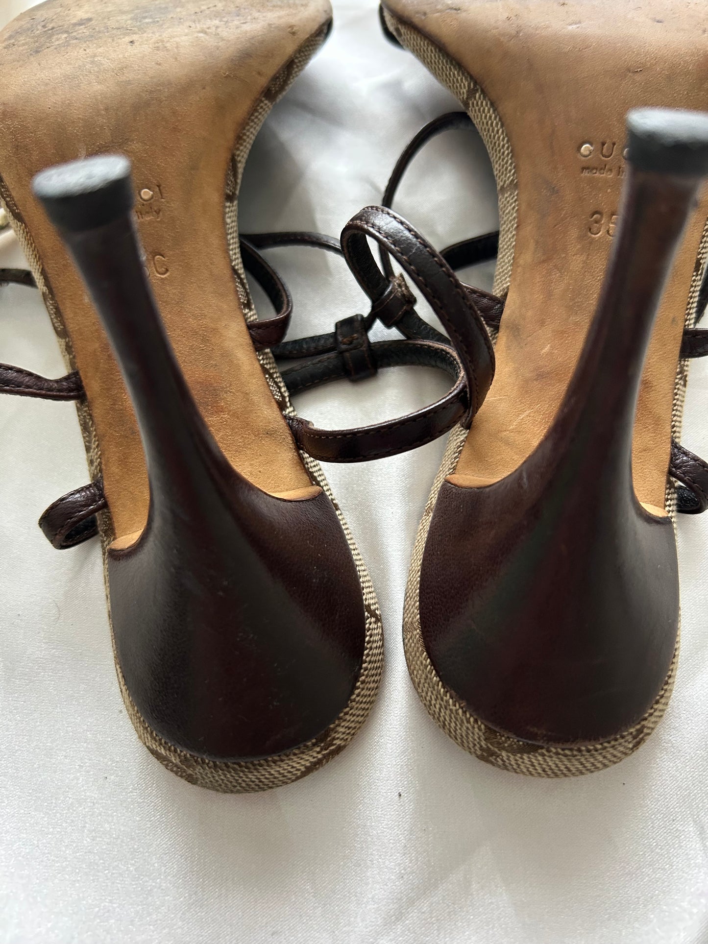 Gucci canvas heels EU35