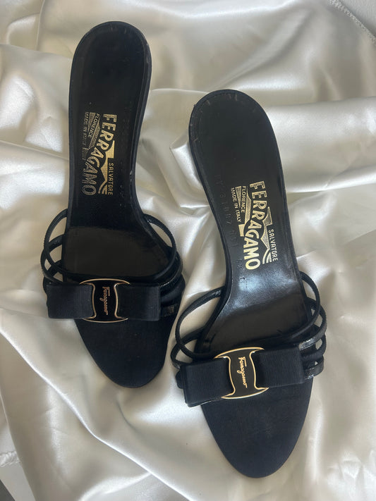 Salvatore Ferragamo kitten heels EU36.5