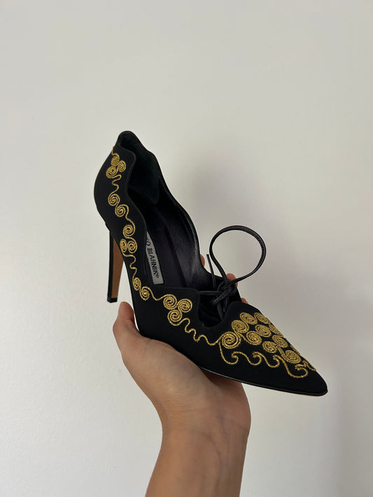 Manolo Blahnik embroidered pumps EU37.5
