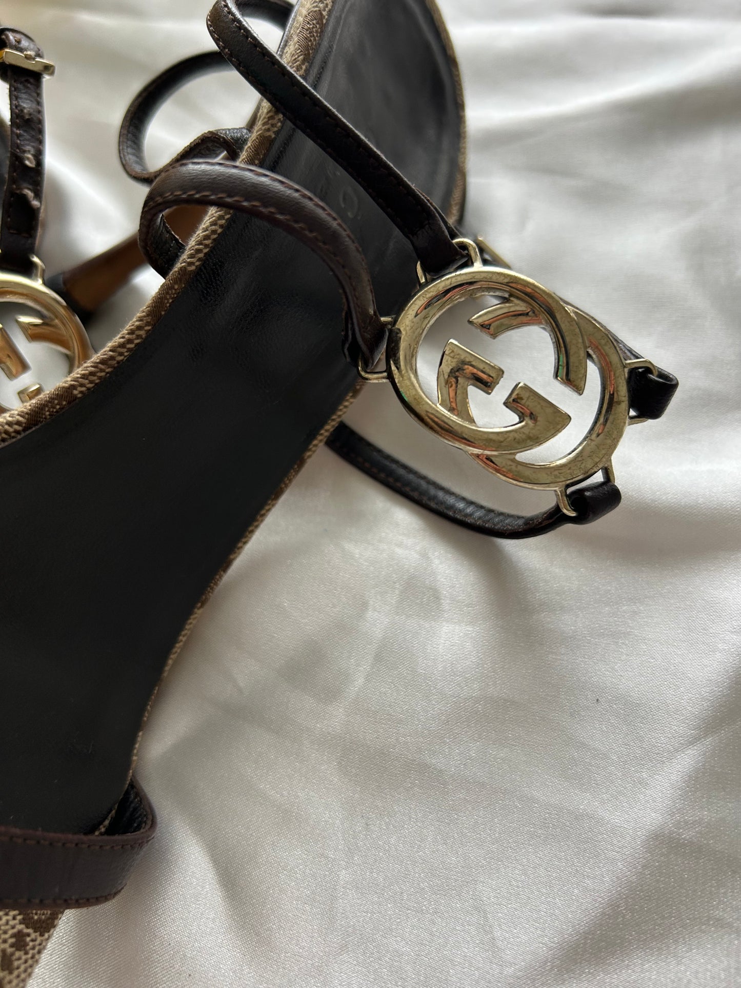 Gucci canvas heels EU35