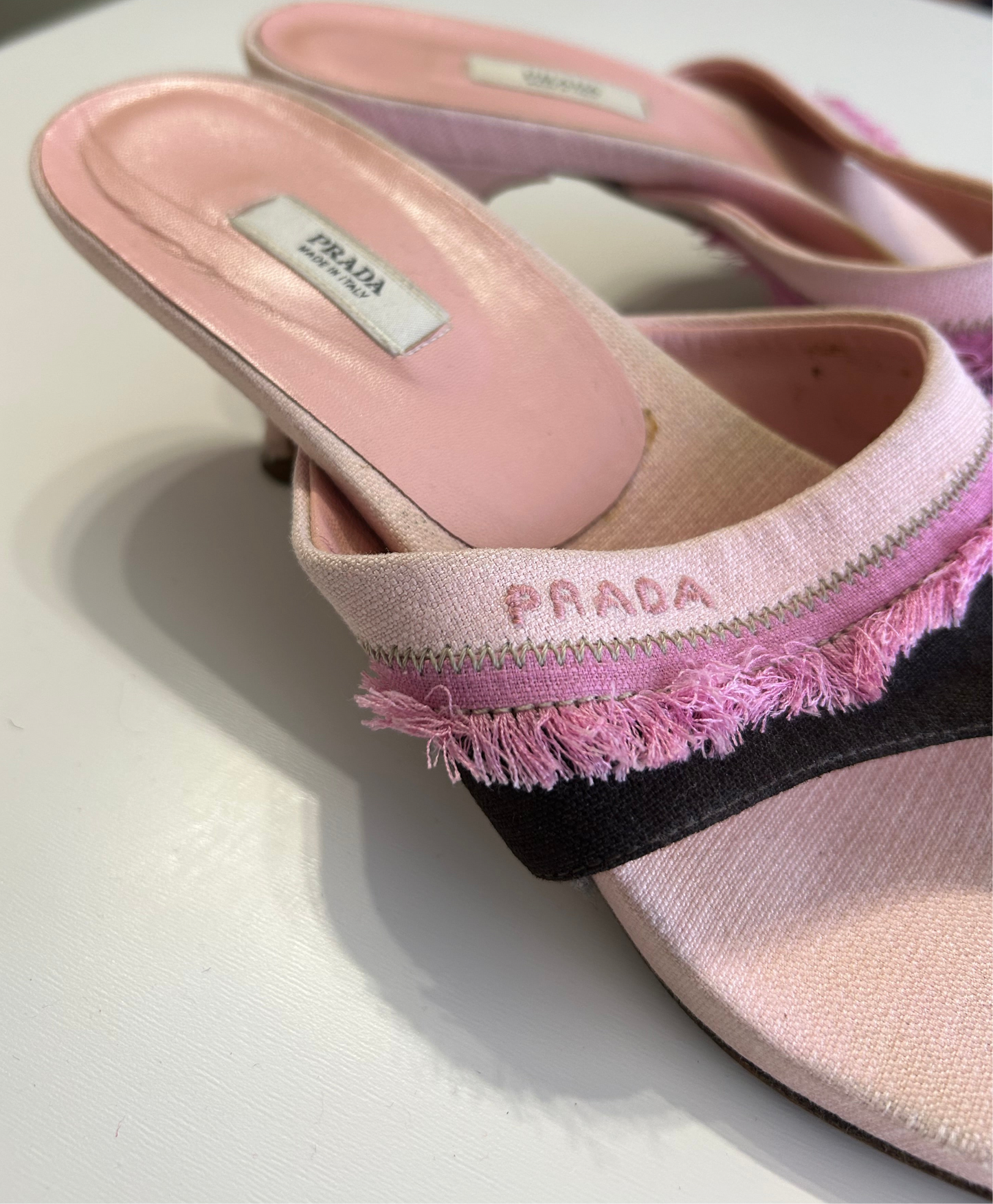 Prada thong kitten heels EU39